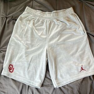 Jordan Elite Oklahoma Sooner shorts.  Men’s large.